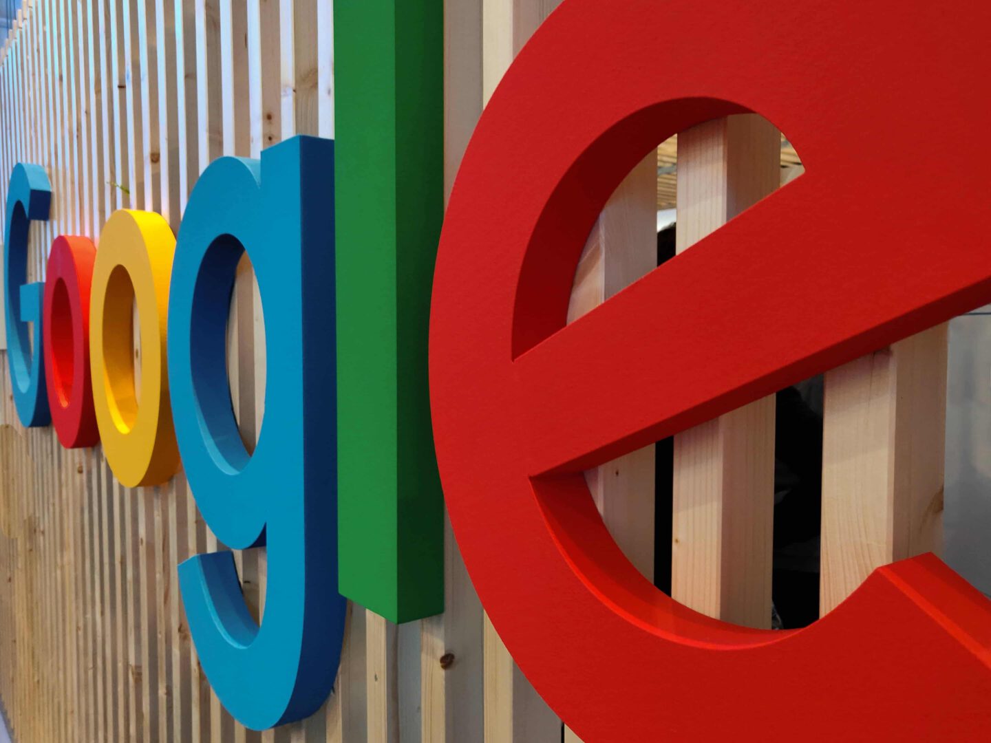 Jak wdrożyć kod śledzenia Google?