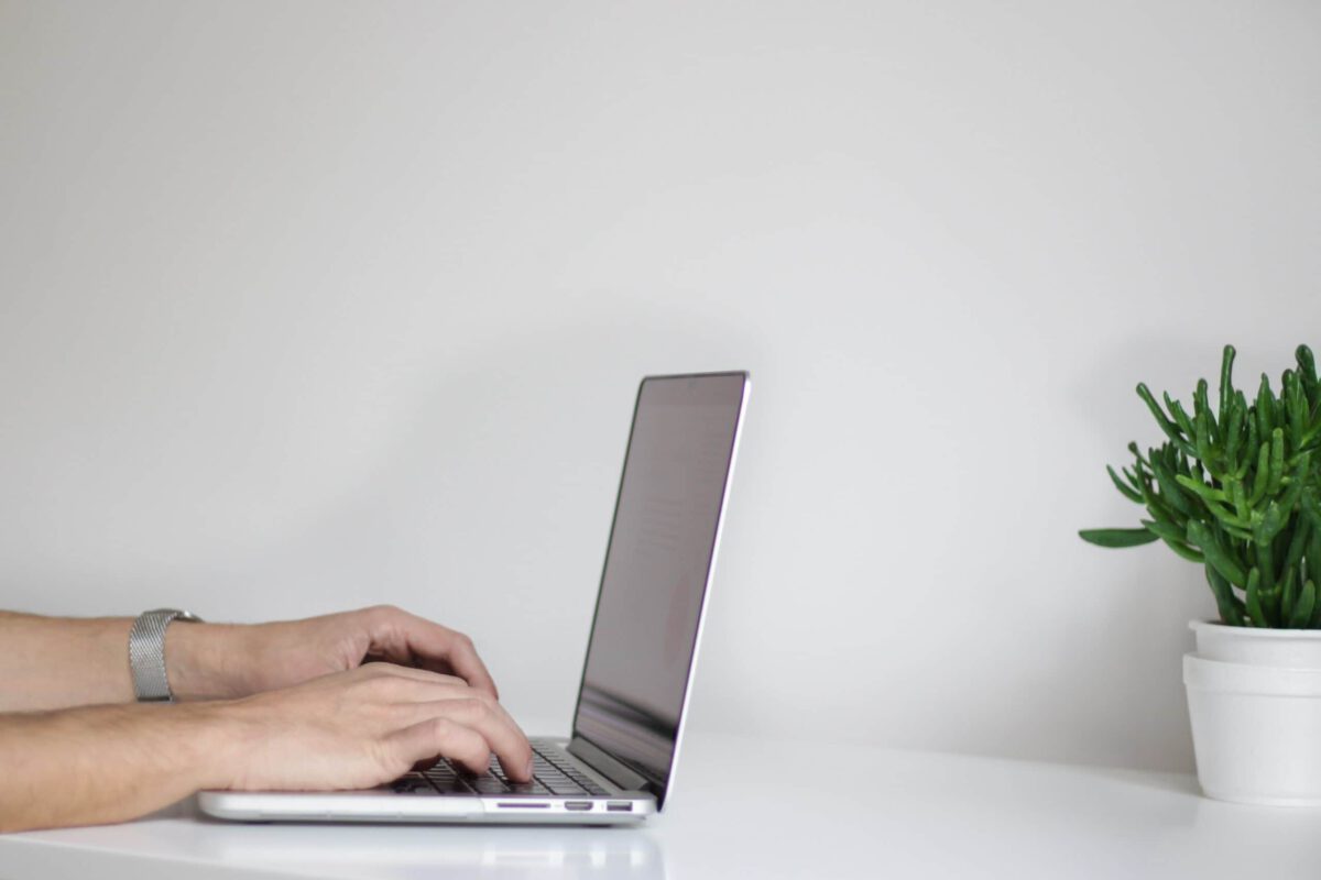 Dla odbiorców czy dla wyszukiwarek? Jak pisać treści na stronę internetową