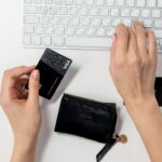 person-shopping-online-3944405-1620×1080