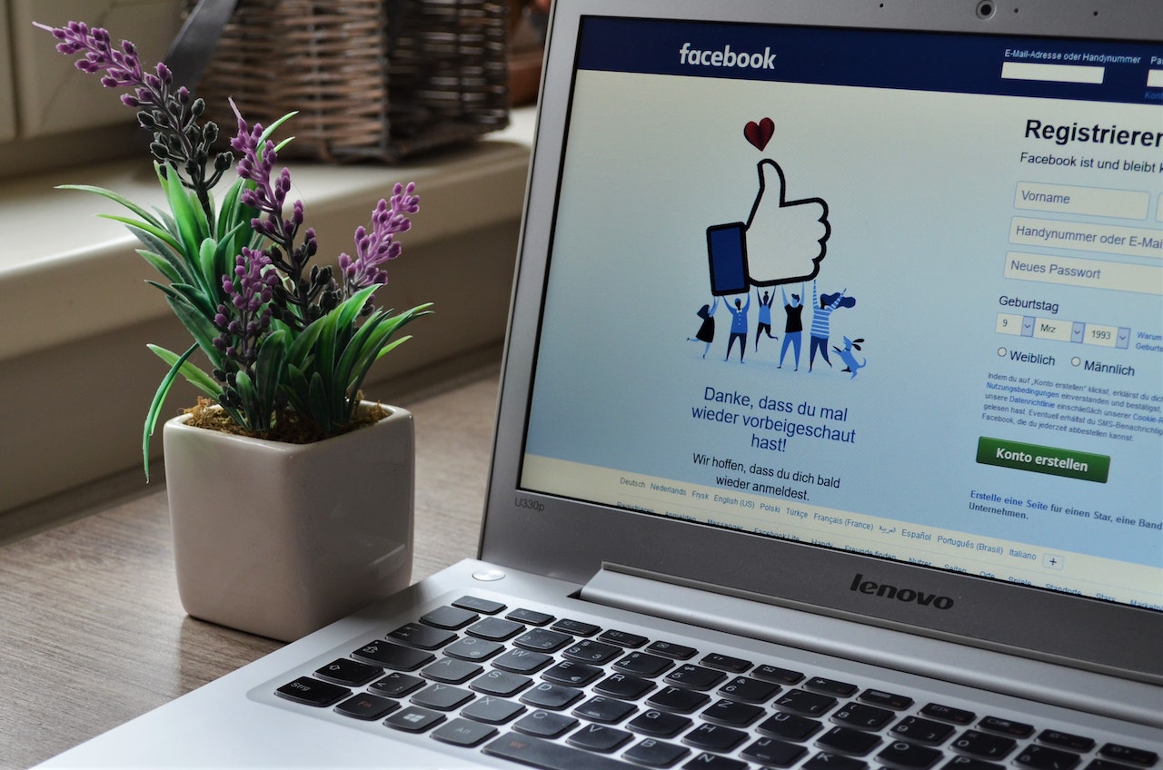 Jak działa algorytm Facebooka?