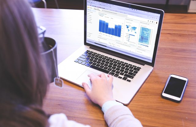 Praca w SEO – jak zacząć i co warto wiedzieć?