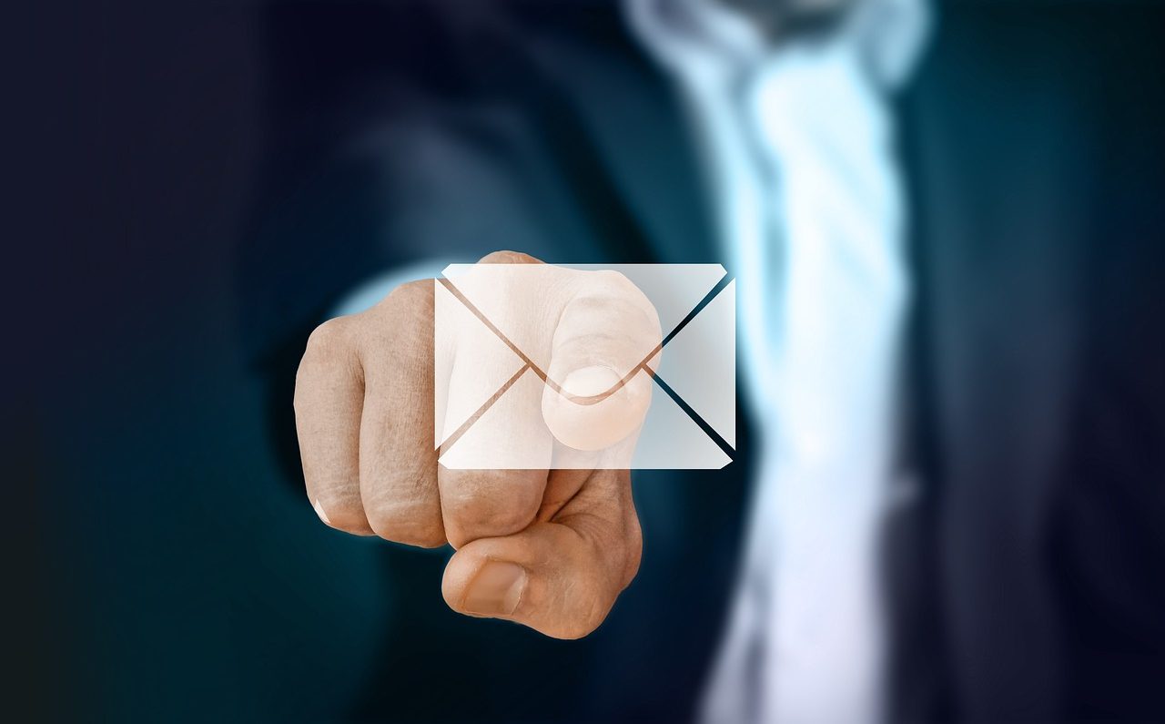 Firmowy e-mail – jak założyć skrzynkę z nazwą domeny?