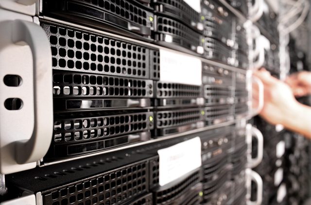 Czym jest serwer hostujący strony internetowe?