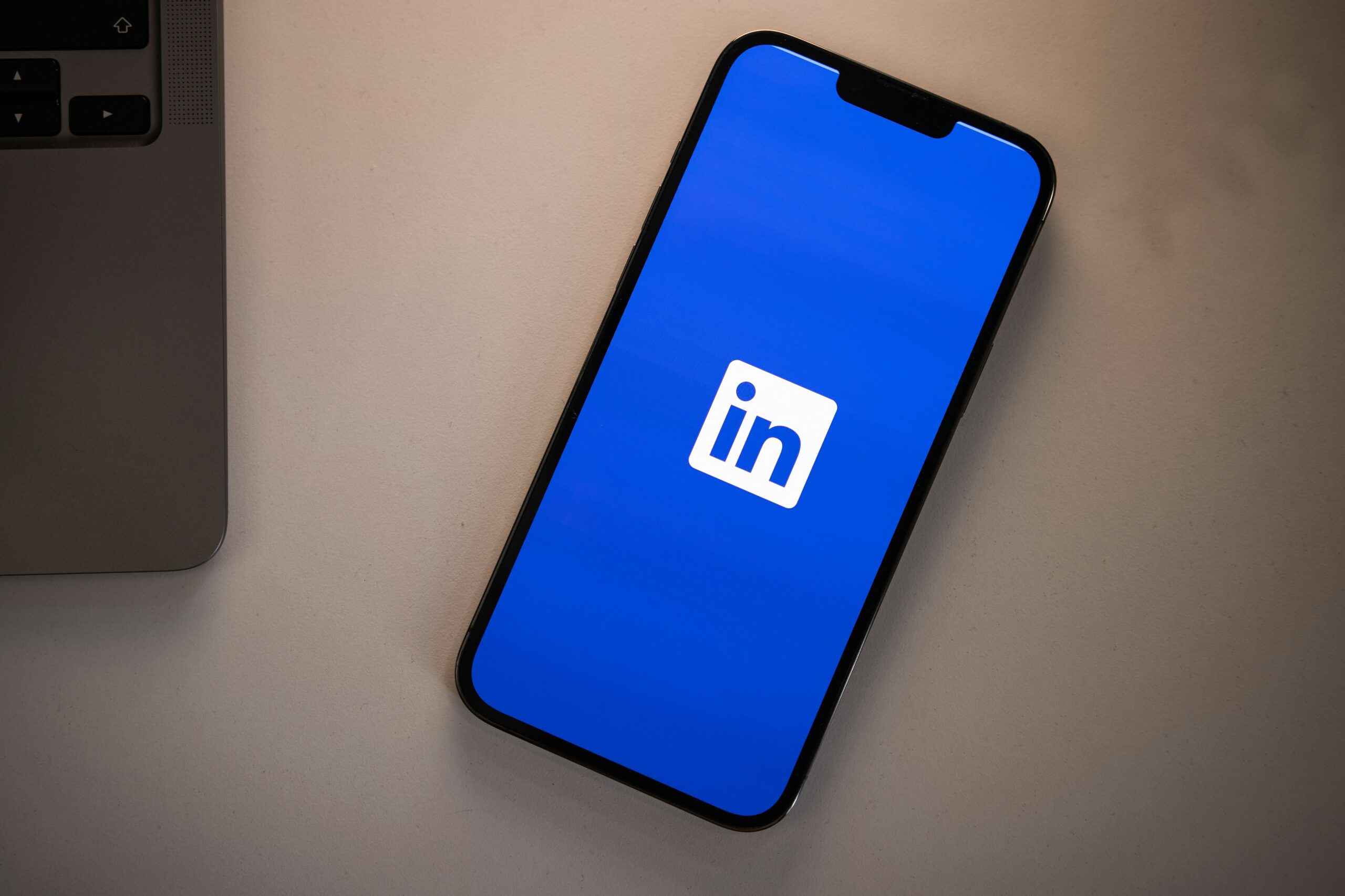 Kampanie LinkedIn Ads – poradnik reklamowy