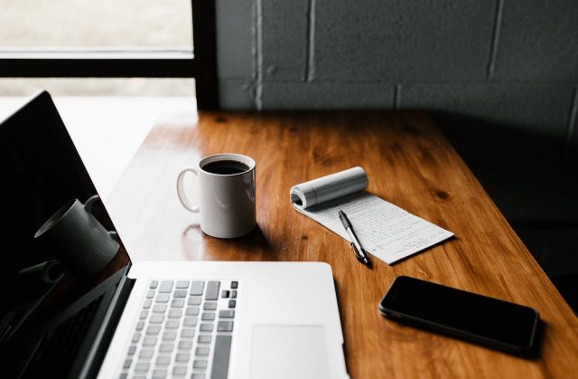 Co to jest headless CMS? Jak wykorzystać w e-commerce?