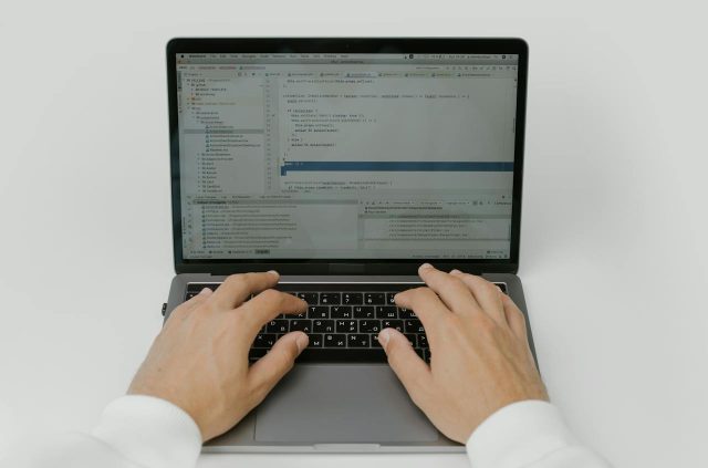 Pisanie stron internetowych – jakie języki znać?