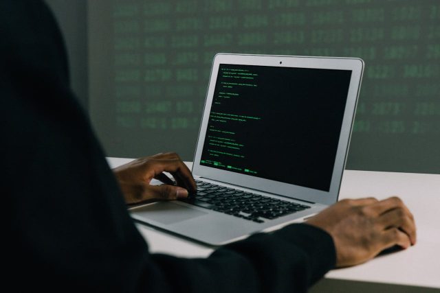 Co to jest atak ransomware? Definicja i przykłady zabezpieczeń