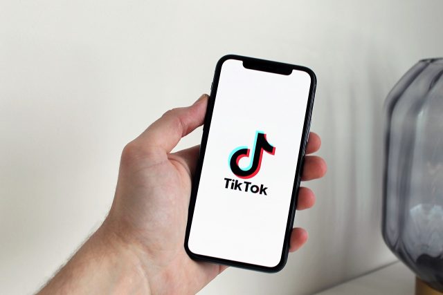 Jak działa algorytm TikToka?