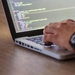Czym jest tag w HTML? Czy jest korzystny dla SEO? Przykłady zastosowań
