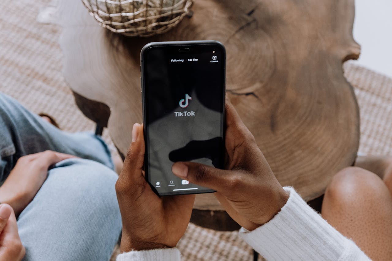 Jak wygląda pozycjonowanie na platformie Tiktok? Czym zajmuje się specjalista SEO TikTok?
