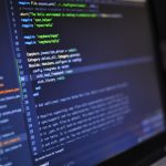 Jakie są różnice pomiędzy programowaniem imperatywnym a deklaratywnym?