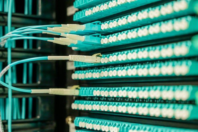 Nginx vs Apache — który serwer jest najszybszy?
