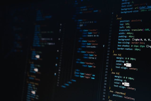 Jakie są różnice pomiędzy programowaniem strukturalnym a obiektowym?