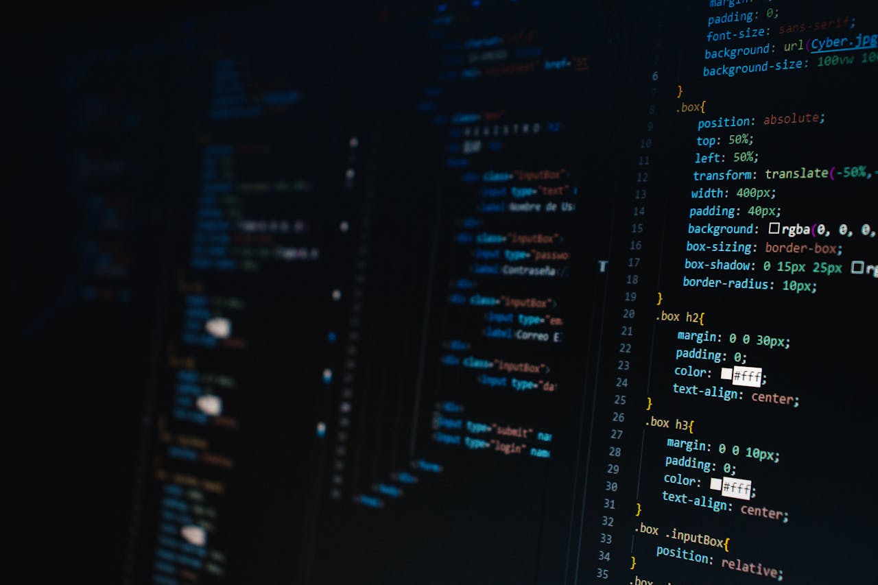 Jakie są różnice pomiędzy programowaniem strukturalnym a obiektowym?
