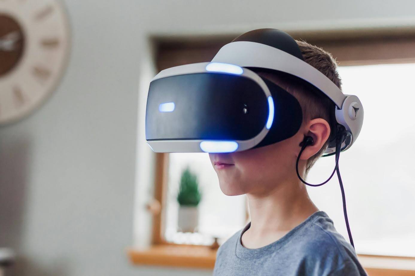 Co to jest wirtualna rzeczywistość (VR) i jak ją wykorzystać w marketingu?