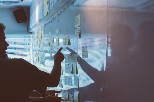 Czym są OKR i jak wdrożyć je w organizacji?