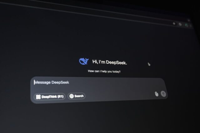 DeepSeek vs ChatGPT – jakie są różnice?