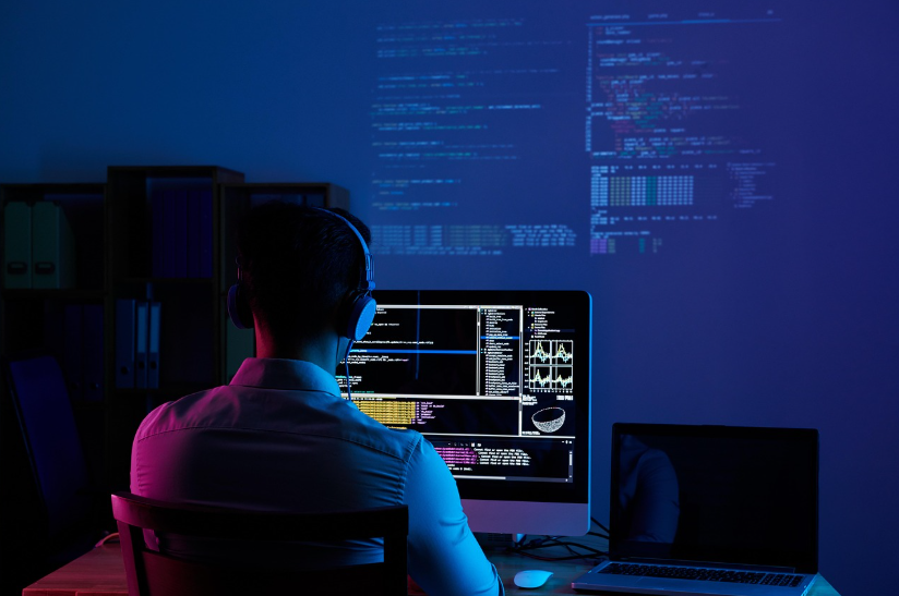 Jak działa code splitting? Szybsze aplikacje w Angularze i React dzięki podziałowi kodu