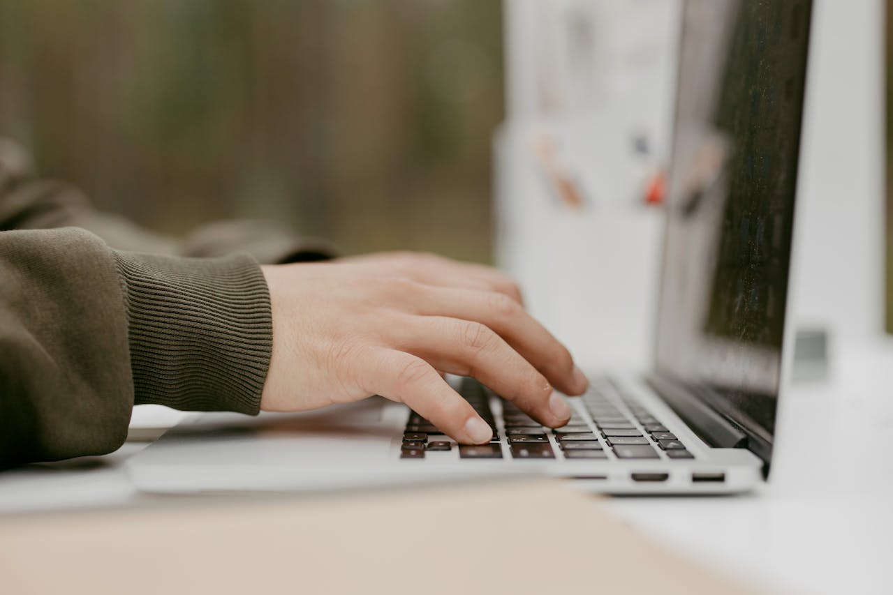 Jak działa code splitting? Szybsze aplikacje w Angularze i React dzięki podziałowi kodu