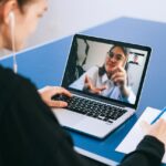 Tłumaczenie w czasie rzeczywistym w Google Meet – jak działa i jak je włączyć?