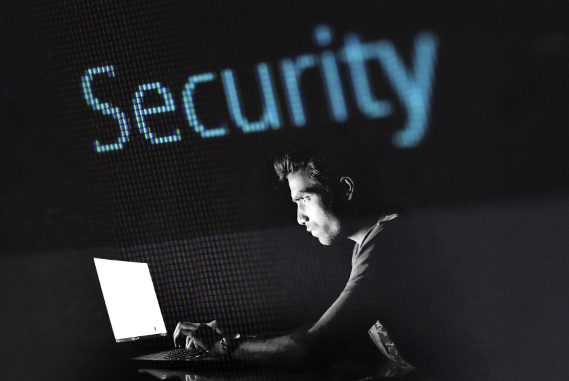 Czy AI jest bezpieczne? Cyberbezpieczeństwo a sztuczna inteligencja