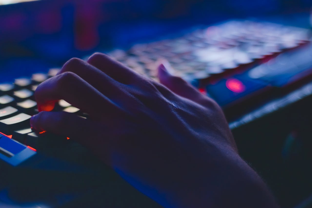 Lokalne modele AI (SLM AI) – czym są Small Language Models i jak działa lokalny model AI?