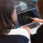 Google Antigravity - co to jest i jak zmienia sposób programowania?